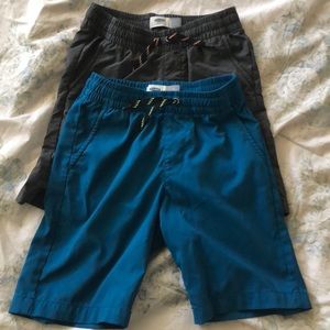 Bundle of 2 boys shirts size 6-7